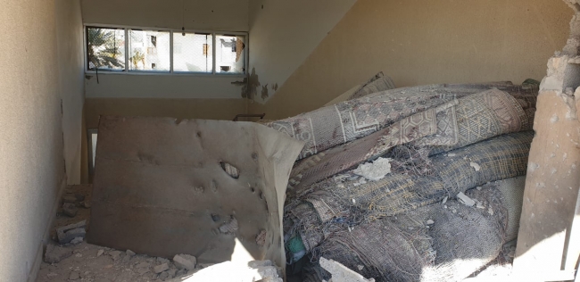 Hafter okullara da saldırıyor